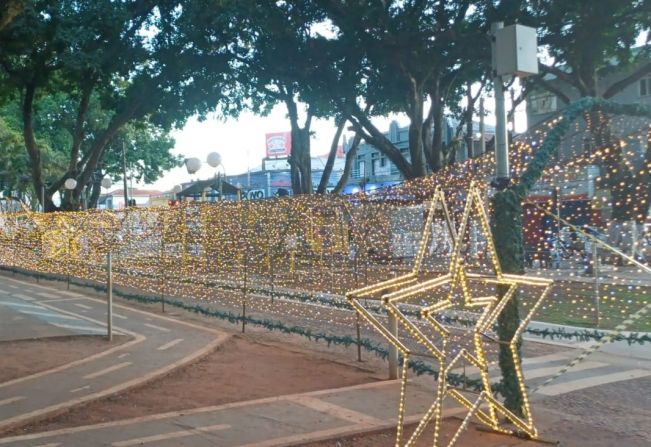 Preparativos para o Natal Encantado em Itapetininga seguem em ritmo acelerado na Praça Peixoto Gomide