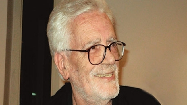 CINE CLUBE ITAPETININGA HOMENAGEIA O CINEASTA EDUARDO COUTINHO