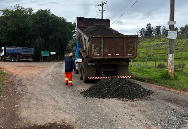 Secretaria de Serviços Públicos avança com manutenção no Portal da Figueira