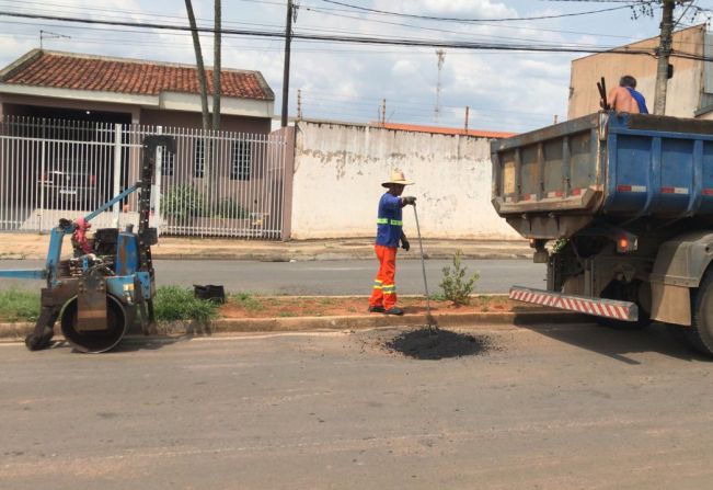 Prefeitura de Itapetininga realiza operação tapa-buraco em quatro vias da cidade