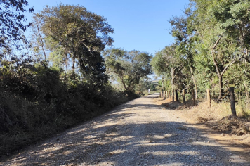 Estrada do Retiro à Pescaria recebe serviço de nivelamento da via