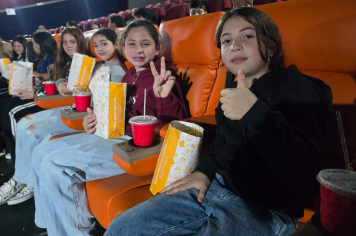 Alunos da EMEIF Bairro do Retiro vivem um dia de aprendizado e diversão em passeio cultural ao cinema