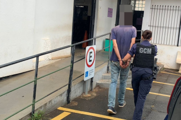 Guarda Municipal de Itapetininga detém procurado pela justiça na Praça da Matriz