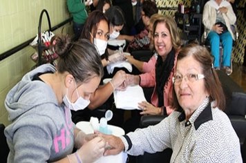 Espaço da Melhor Idade comemora Dia das Mães