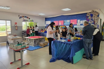 EMEF Prof.ª Evanilde Shirley de Oliveira Majewski recebe Feira do Empreendedorismo Projeto Sebrae 2025