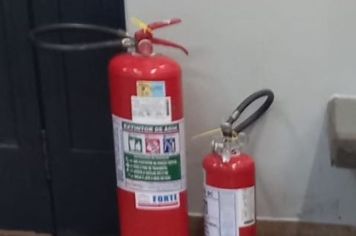 Homem é detido em flagrante após furtar extintores e chutar porta de banheiro da Catedral em Itapetininga