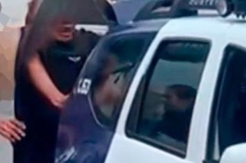 Motociclista é preso pela GCM de Itapetininga após tentativa de fuga, resistência à prisão e dano à viatura