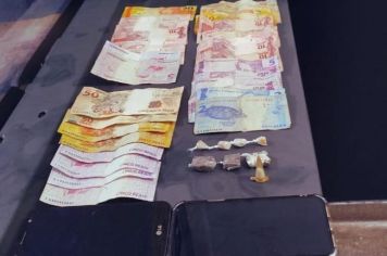 GCM apreende drogas com três homens na vila Mazzei