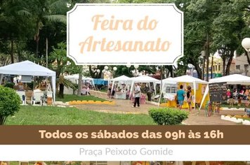 Feira do Artesanato é realizada todos os sábados na praça Peixoto Gomide