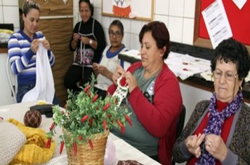 Fundo Social oferece curso gratuito de tricô, crochê e tear