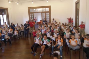 GCM realiza palestra ao Projeto Bombeiro Mirim sobre trânsito e pipas com cerol em Itapetininga