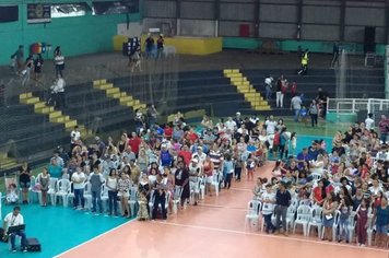 Itapetininga faz entrega de 500 uniformes para alunos de creches