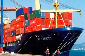 Alunos da Fatec do curso de Comércio Exterior vistam Porto de Santos 