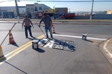 Secretaria Municipal de Trânsito de Itapetininga realiza pintura de sinalização na Vila Carolina e troca de placas na região central