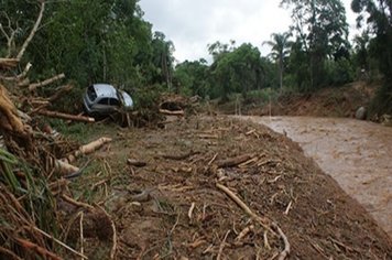 População colabora com o município de Itaoca