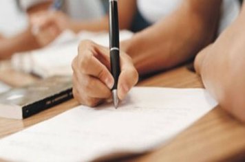 Secretária visita setores da Educação Municipal