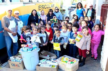 Doações de alimentos dos alunos da EMEIF “Profª. Zila de Freitas Marão”