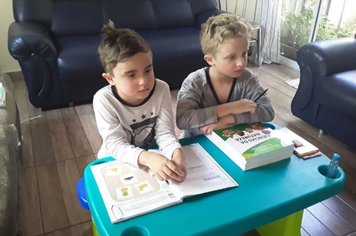 Alunos da Rede Municipal de Ensino acompanham aulas de casa pelo programa “Minha Escola na TV”