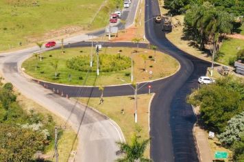 Prefeitura de Itapetininga continua com obras de pavimentação na rotatória da avenida Dr. Ciro de Albuquerque