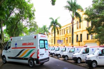 Prefeitura entrega de 16 ambulâncias 
