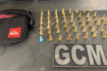 Jovem é apreendido pela GCM com mais de 50 porções de drogas