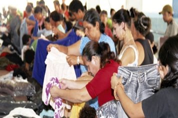 Fundo Social entrega roupas e cobertores no Distrito do Rechã