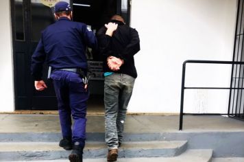 GCM prende homem com crack em praça no centro de Itapetininga