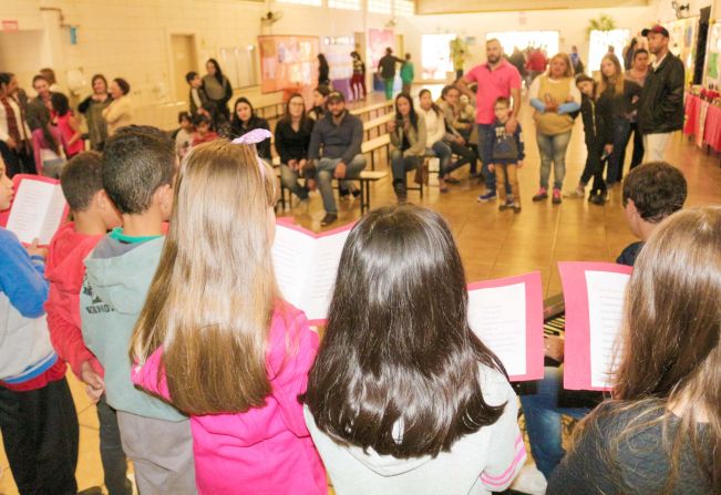 EMEF Prof.ª Rosa Badin Vieira, em Itapetininga, recebe “1ª Mostra do Folclore e suas Riquezas Culturais” 