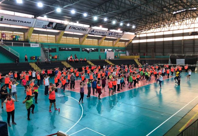 Mais de 200 participantes do programa “Caminha Coração” animaram a festa de encerramento em Itapetininga