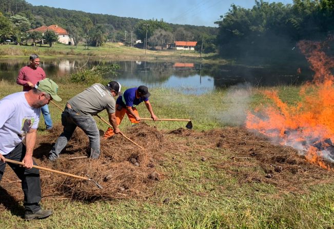 Treinamento de combate ao fogo em época de estiagem reúne Corpo de Bombeiros e Guarda Civil Municipal de Itapetininga