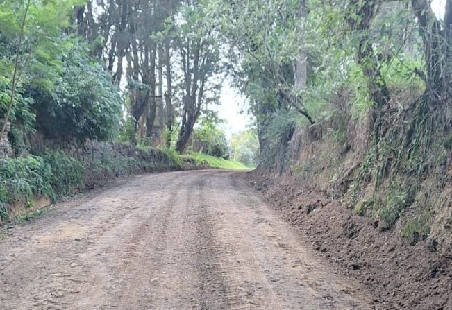 Secretaria de Serviços Públicos realiza obras de manutenção na Estrada Etore Bianchi, na Chapada Grande