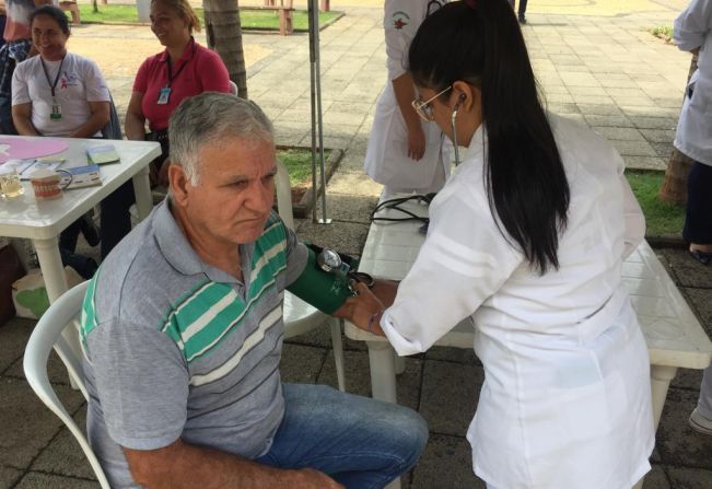 Itapetininga realiza atividade “Outubro Rosa” no Largo dos Amores
