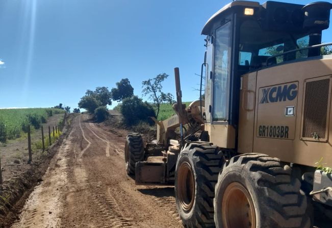 Estradas do Bairro da Rocinha em Itapetininga recebem obras de nivelamento