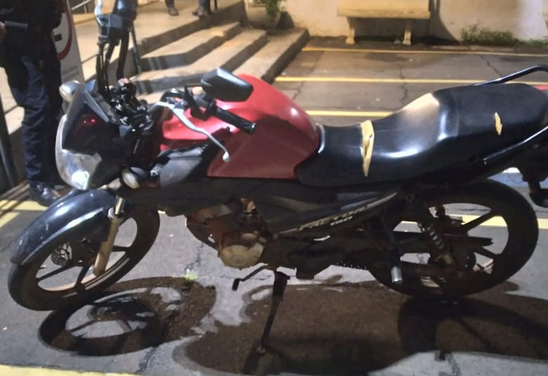 Motociclista abandona motocicleta após realizar manobras perigosas em Itapetininga