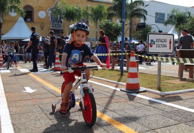 Programa “Estação Primeira Infância” no centro de Itapetininga