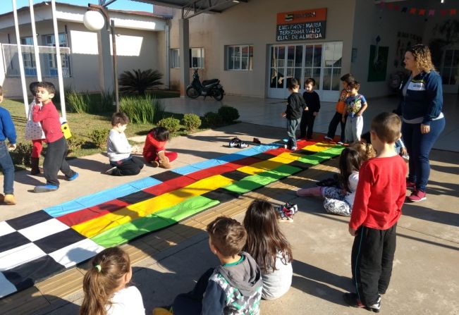 Alunos da rede municipal se divertem e aprendem durante as férias escolares