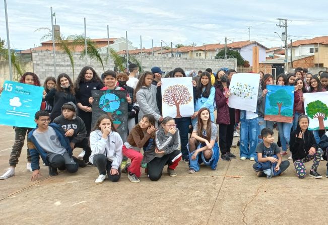 No Dia da Árvore, Secretaria Municipal de Meio Ambiente de Itapetininga e alunos fazem plantio de mudas 