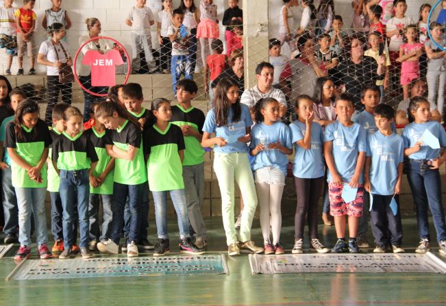 Evento de abertura do JEM tem participação de centenas de alunos na quadra da EMEF Rosa Badin
