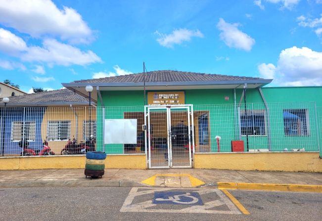 EMEB Prof.ª Simone Aparecida Campos de Mani recebe novos mobiliários