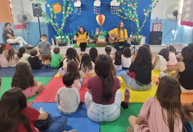 4ª edição do “Tarde de Histórias” reúne dezenas de crianças e pais no Espaço Estação Leitura