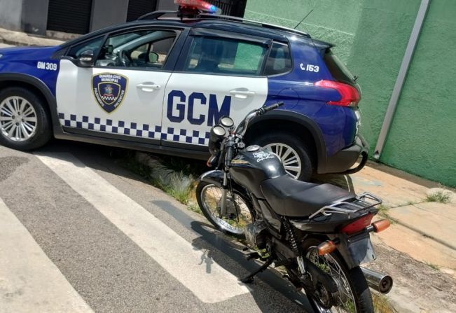 Guarda Municipal apreende moto roubada em Itapetininga