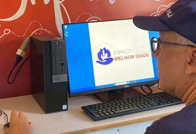 Espaço da Melhor Idade em Itapetininga oferece aulas de informática para idosos