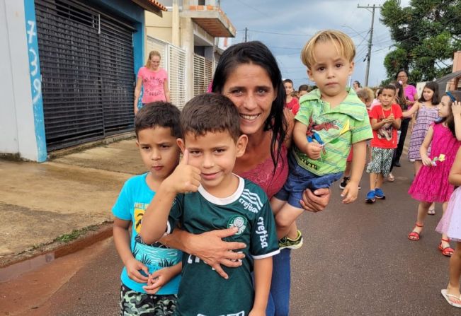 Escola Hilda Weiss Trench promove caminhada em comemoração ao Dia Internacional da Mulher