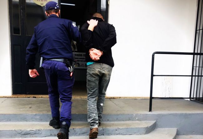 GCM prende homem com crack em praça no centro de Itapetininga